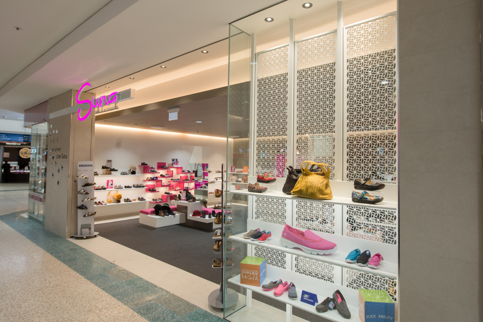 shoe stores kawana shopping world